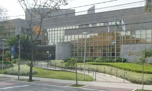 
          Imagem ilustrativa da imagem Vitória vai lançar novo edital de concurso público com salário de até R$ 6.226
          