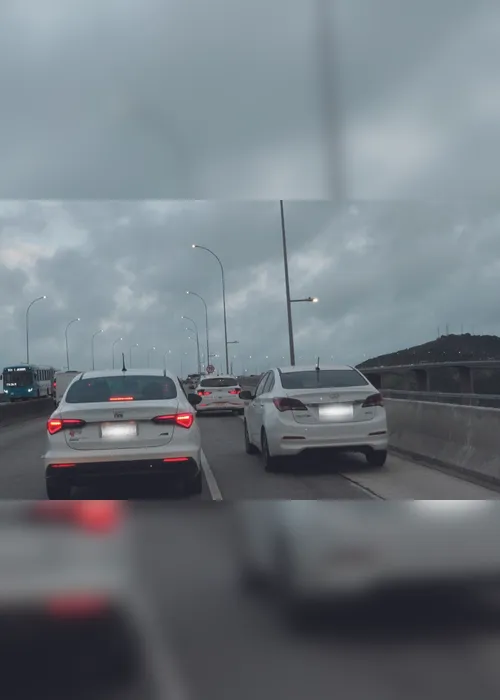 Imagem ilustrativa da imagem 498 motoristas multados por usar faixa de ônibus na Terceira Ponte