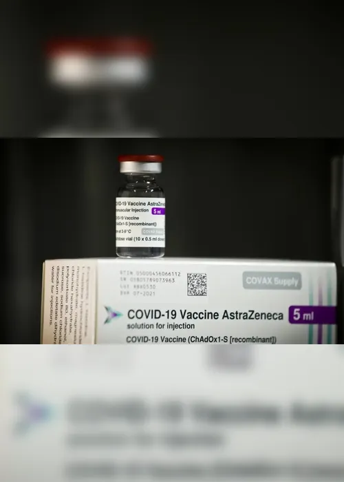 Imagem ilustrativa da imagem Entenda o que é trombose com trombocitopenia, efeito raro da vacina da AstraZeneca