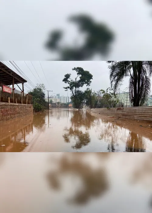 Imagem ilustrativa da imagem Correnteza levou metade de cidade embora: 'Não sobrou um único tijolo'