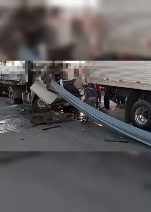Imagem ilustrativa da imagem Engavetamento entre caminhões e carreta causa morte e interdição em rodovia do ES