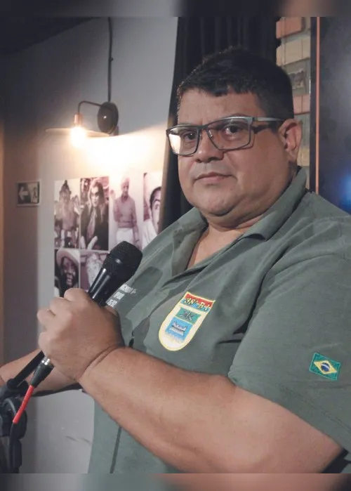 Imagem ilustrativa da imagem Farmacêutico, músico e médico fazem comédia com o dia a dia
