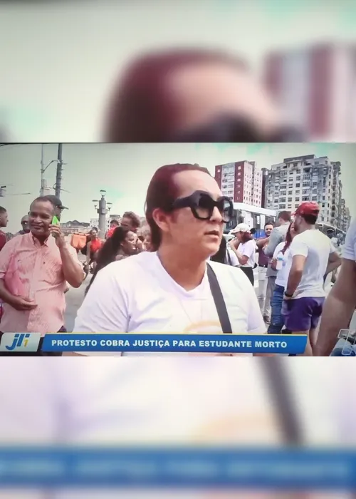 Imagem ilustrativa da imagem Protesto no Recife exige Justiça e segurança no transporte após morte de estudante