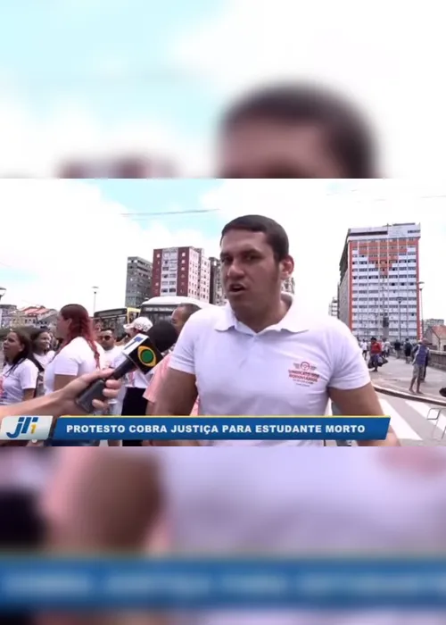 Imagem ilustrativa da imagem Protesto no Recife exige Justiça e segurança no transporte após morte de estudante