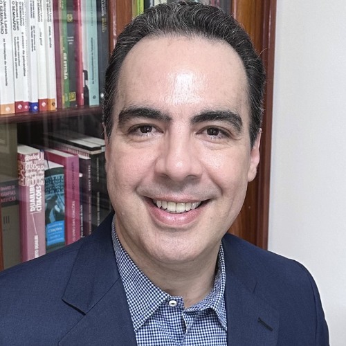 José Antônio Martinuzzo é pós-doutor em Psicanálise (UERJ), doutor em Comunicação (UFF) e professor titular da Ufes