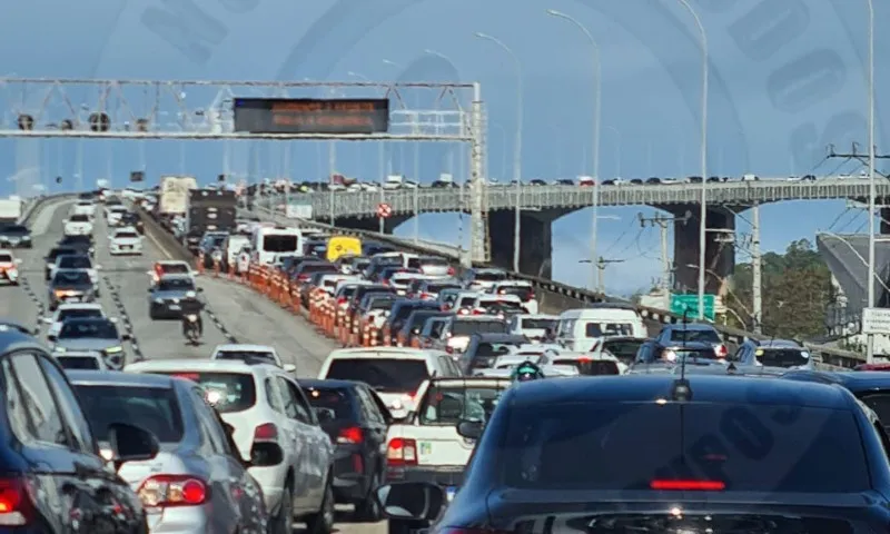 Imagem ilustrativa da imagem Acidente na Terceira Ponte complica trânsito no sentido Vitória a Vila Velha