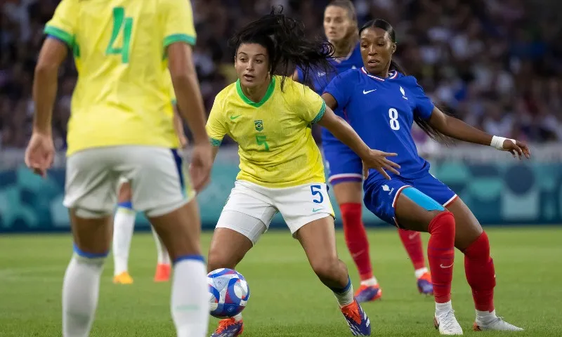 Imagem ilustrativa da imagem Brasil vence a França e vai à semi das Olimpíadas no futebol feminino