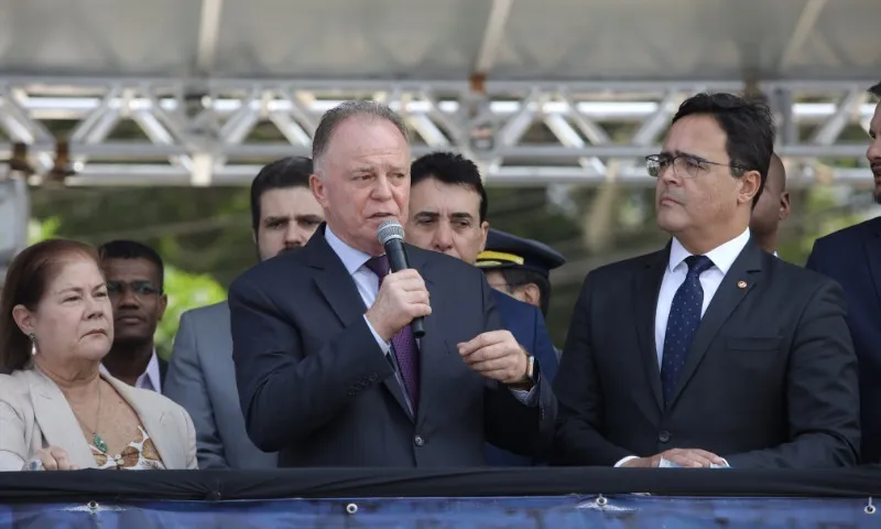 Imagem ilustrativa da imagem Helicópteros e navio em desfile de 7 de Setembro em Vitória. Veja imagens