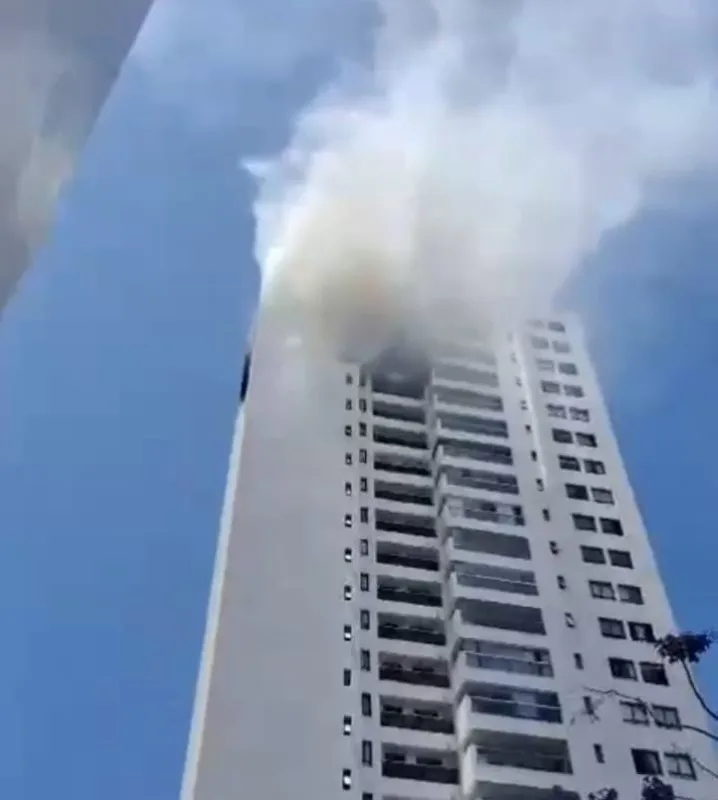 Imagem ilustrativa da imagem Incêndio atinge apartamento no Le Parc, na Zona Sul do Recife; com vídeo