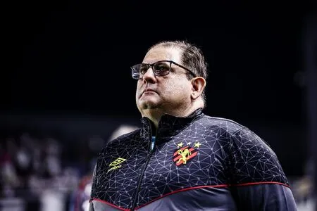 Imagem ilustrativa da imagem Guto Ferreira é demitido do Sport com menos de um mês à frente da equipe