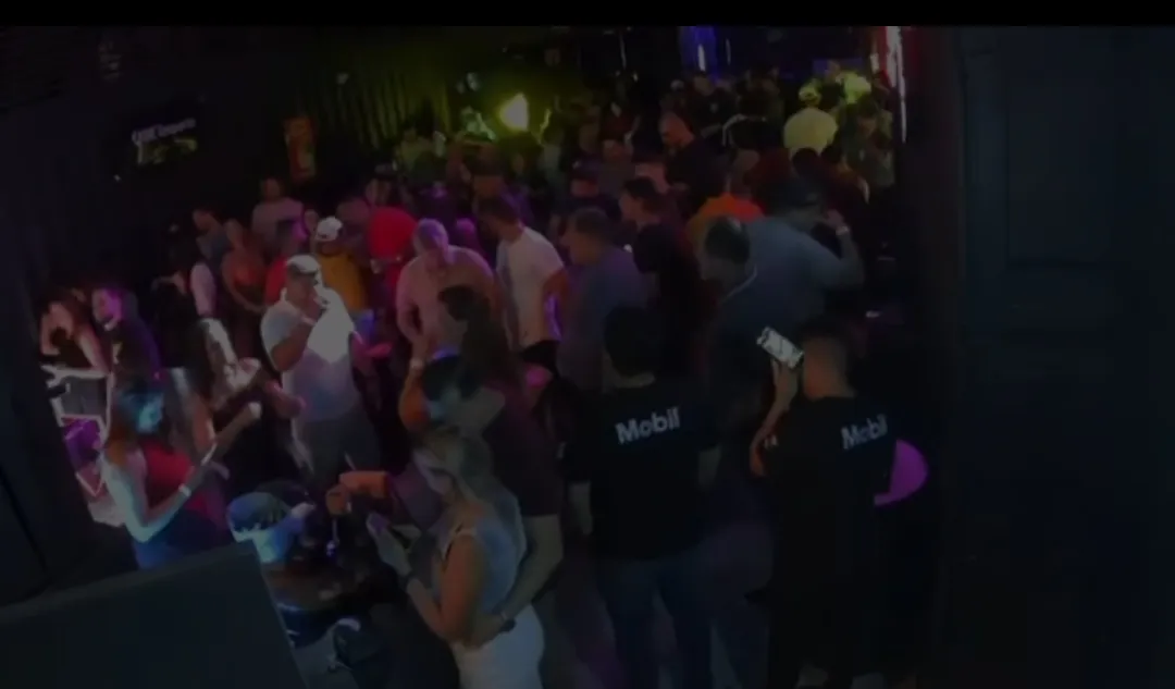Imagem ilustrativa da imagem VÍDEO: Três pessoas baleadas após discussão em boate de Boa Viagem, no Recife