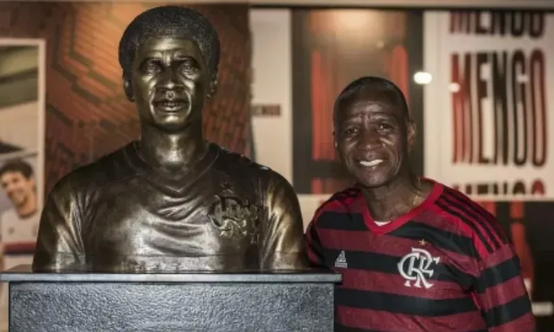 Imagem ilustrativa da imagem Adílio, um dos grandes ídolos da história do Flamengo, morre aos 68 anos