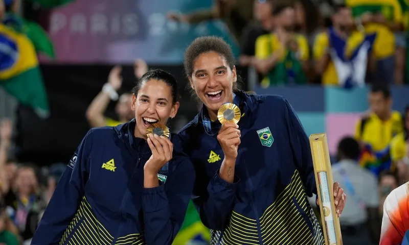 Imagem ilustrativa da imagem Ana Patrícia e Duda voltam às quadras após ouro olímpico com vitória em João Pessoa