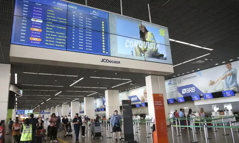 Imagem ilustrativa da imagem Apagão cibernético global causa atrasos em voos; check-in da Azul é afetado