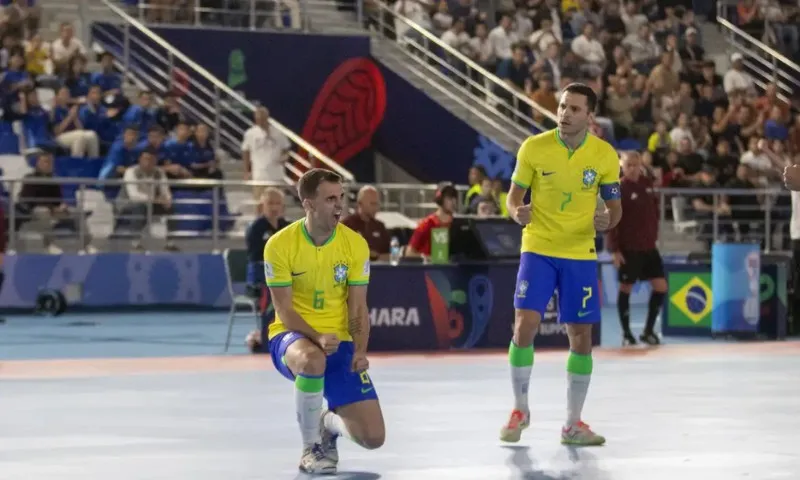 Imagem ilustrativa da imagem Brasil goleia Cuba na estreia na Copa do Mundo de futsal: 10 a 0