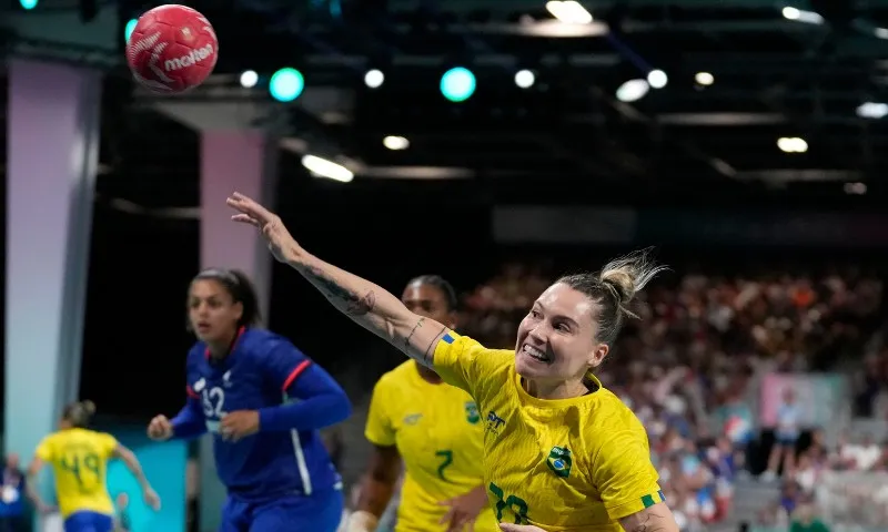 Imagem ilustrativa da imagem Brasil perde para a França no handebol feminino nos Jogos de Paris