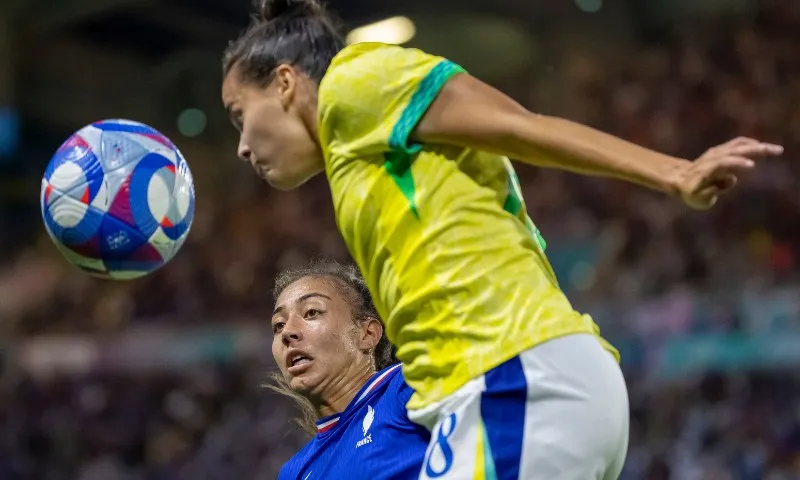 Imagem ilustrativa da imagem Brasil vence a França e vai à semi das Olimpíadas no futebol feminino