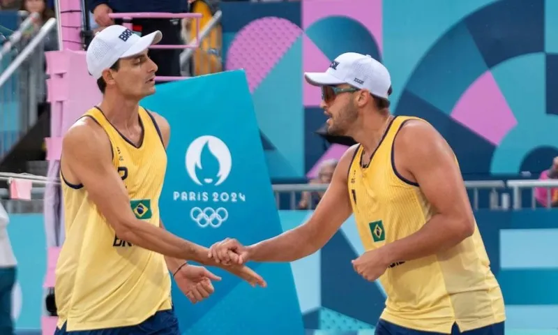 Imagem ilustrativa da imagem Capixaba André e George largam com vitória sobre dupla marroquina no vôlei de praia