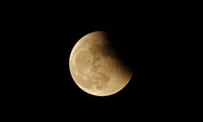 Imagem ilustrativa da imagem Eclipse parcial da Lua será que horas? Fumaça vai atrapalhar? Saiba como assistir