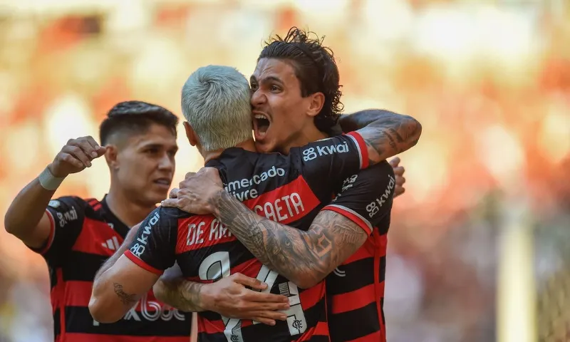 Imagem ilustrativa da imagem Flamengo vence o Atlético-GO no Maracanã e reassume a liderança do Brasileirão