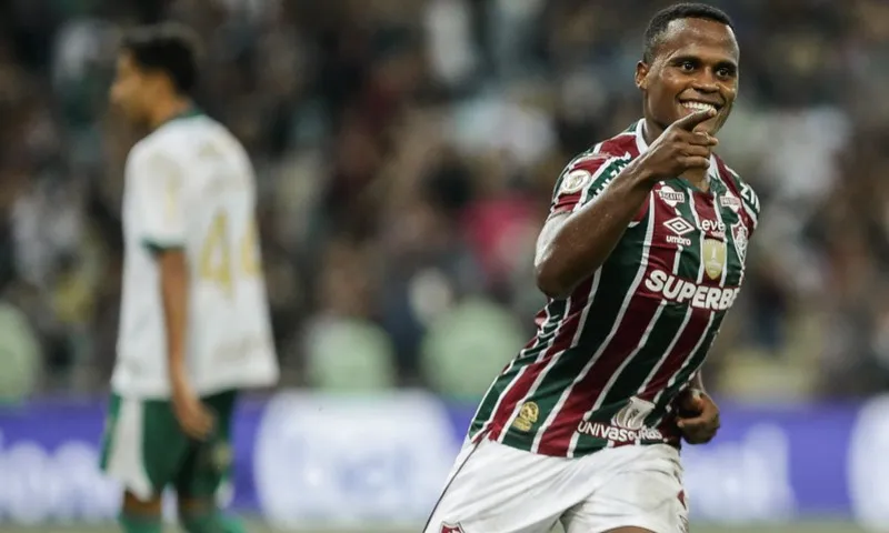 Imagem ilustrativa da imagem Fluminense marca no fim e vence Palmeiras no Maracanã