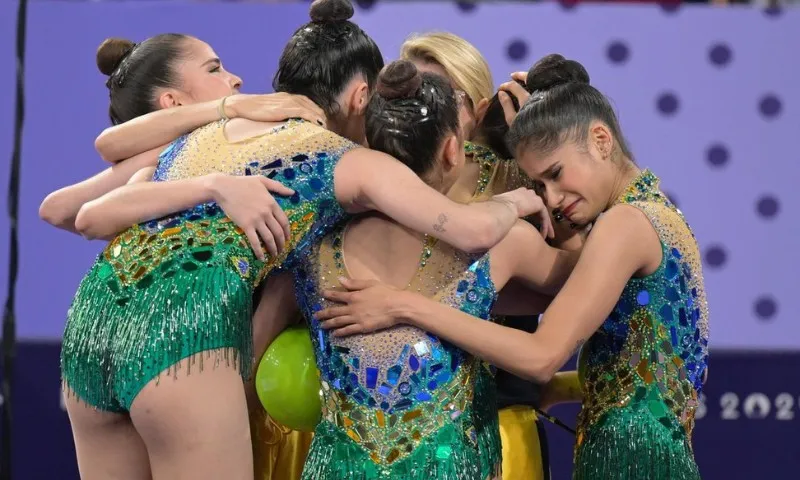 Imagem ilustrativa da imagem Ginástica rítmica: lesão adia sonho de medalha para equipe do Brasil