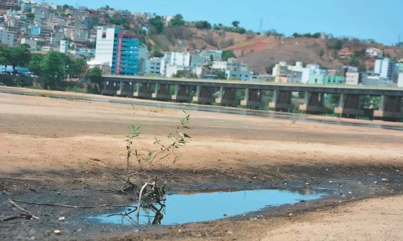 Imagem ilustrativa da imagem ES declara estado de alerta e anuncia medidas para evitar a falta de água. Confira