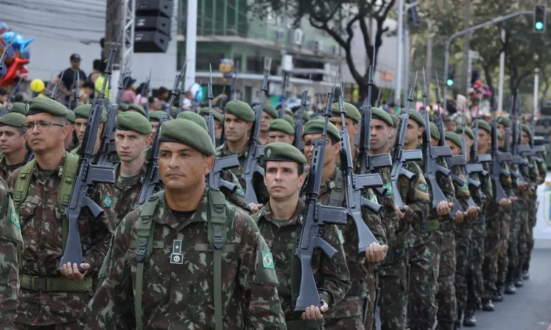 Imagem ilustrativa da imagem Helicópteros e navio em desfile de 7 de Setembro em Vitória. Veja imagens