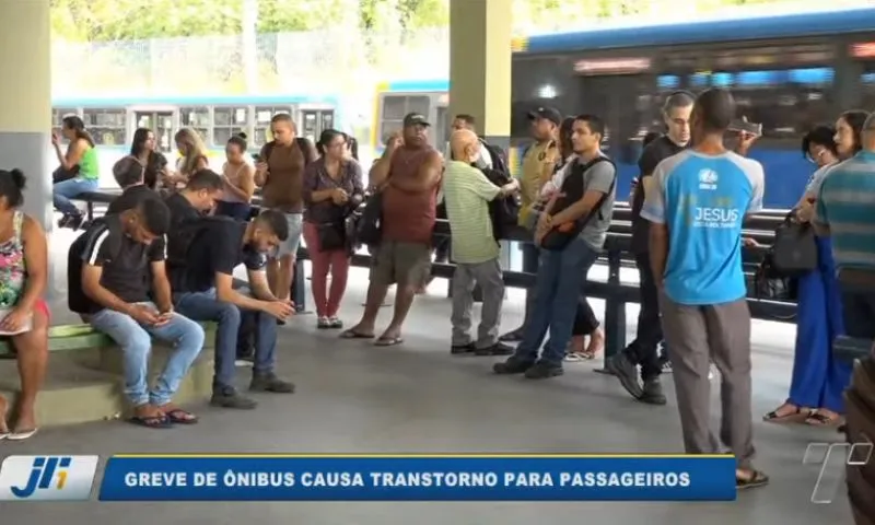 Imagem ilustrativa da imagem Justiça determina retorno parcial de 60% dos ônibus no Grande Recife