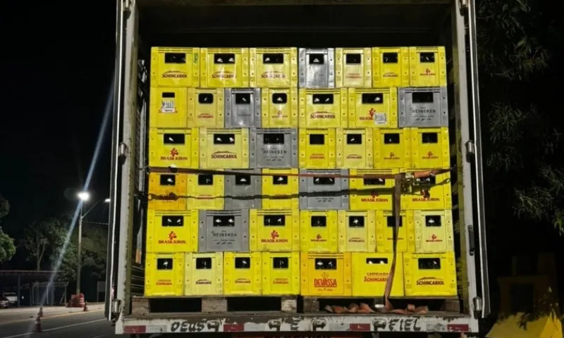 Imagem ilustrativa da imagem Mais de 900 caixas de cerveja são apreendidas durante fiscalização na BR-101 no ES