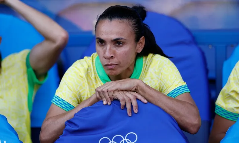 Imagem ilustrativa da imagem Marta indica estar fora da Copa e desabafa: 'Não devemos nada'