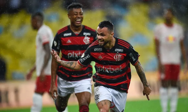 Imagem ilustrativa da imagem Michael marca no seu retorno e Flamengo volta a vencer no Brasileirão