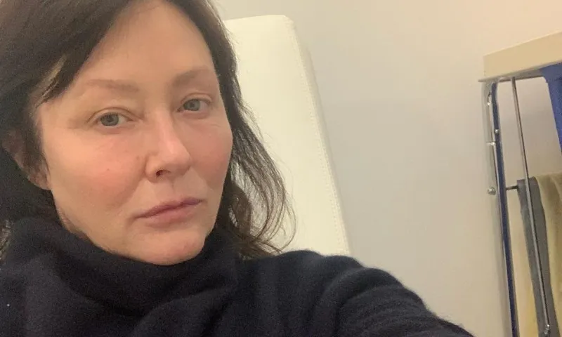 Imagem ilustrativa da imagem Morre Shannen Doherty, atriz da série 'Barrados no Baile', aos 53 anos