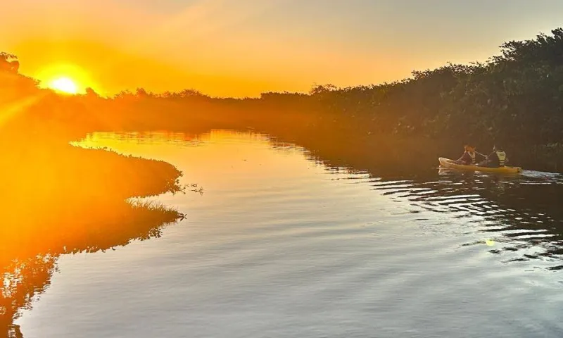 Imagem ilustrativa da imagem Pés na areia e ecoturismo em Itaúnas