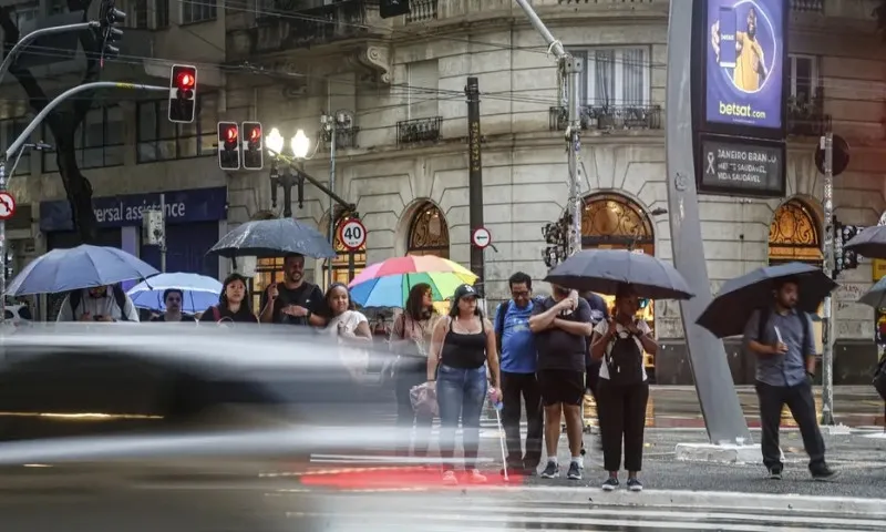 Imagem ilustrativa da imagem Previsão aponta chuva nas Regiões Sul e Sudeste, mas seca continua nas demais áreas