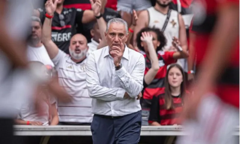 Imagem ilustrativa da imagem Tite piorou em estádio, viu ônibus levar pedrada e tirou foto após arritmia