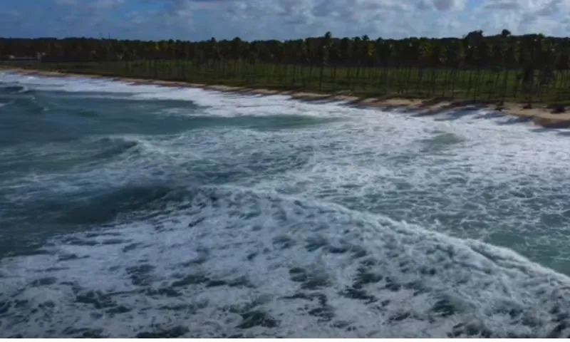 Imagem ilustrativa da imagem Três pessoas arrastadas no mar do Paiva, sendo uma delas dada como desaparecida