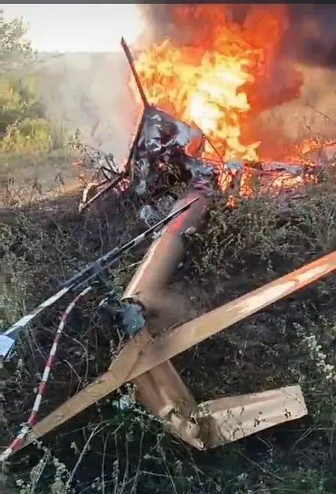 Imagem ilustrativa da imagem VÍDEO: Helicóptero cai em Caruaru, no agreste de Pernambuco. Duas mortes