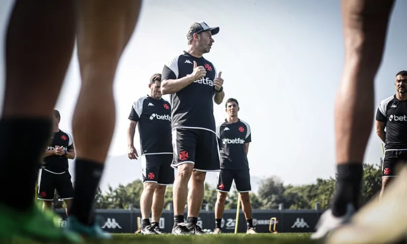 Imagem ilustrativa da imagem Vasco e Athletico-PR jogam pelo Brasileirão em prévia das quartas da Copa do Brasil