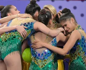 Imagem ilustrativa da imagem Ginástica rítmica: lesão adia sonho de medalha para equipe do Brasil