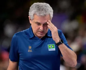 Imagem ilustrativa da imagem Zé Roberto 'completa' quadro de medalhas e não garante que fica na seleção de vôlei