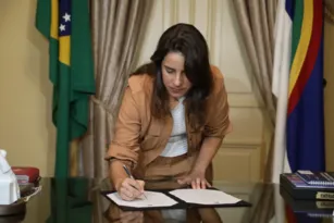 Imagem ilustrativa da imagem Governo envia para a Alepe Projetos de Lei com reajustes para servidores