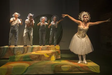 Imagem ilustrativa da imagem 4 espetáculos para encerrar o Festival de Teatro com chave de ouro