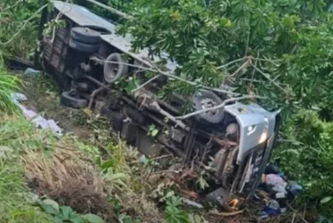 Imagem ilustrativa da imagem Acidente com micro-ônibus deixa quatro mortos na região de Salvador