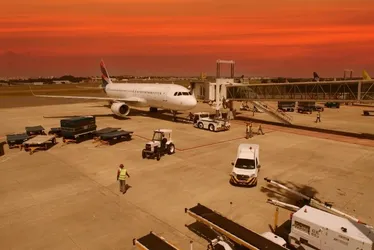 Imagem ilustrativa da imagem Aeroporto de Goiânia cancela 26 voos por causa de fumaça vinda do interior de SP