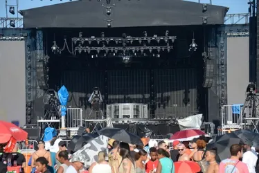 Imagem ilustrativa da imagem Água de graça em shows: Governo obriga eventos a garantir hidratação do público