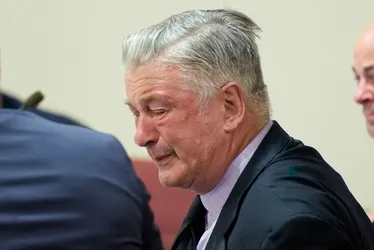 Imagem ilustrativa da imagem Alec Baldwin se pronuncia após anulação de julgamento: 'Muitos a agradecer'