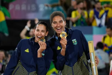 Imagem ilustrativa da imagem Ana Patrícia e Duda voltam às quadras após ouro olímpico com vitória em João Pessoa