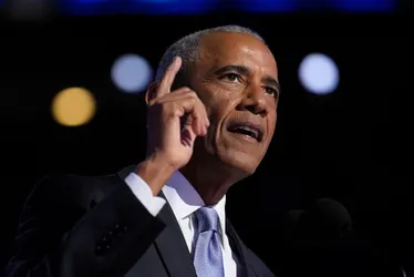 Imagem ilustrativa da imagem Ao coro de "sim, ela pode", Obama diz que EUA estão prontos para Kamala