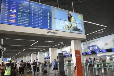 Imagem ilustrativa da imagem Apagão cibernético global causa atrasos em voos; check-in da Azul é afetado